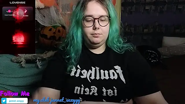 JannetPie online show from October 31, 2025, 12:51 am