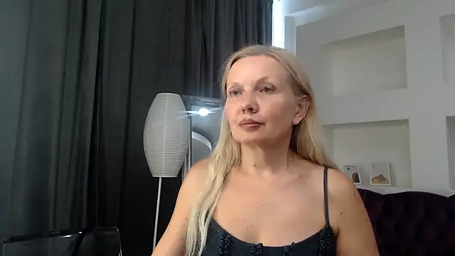 Abby Moore  online show from July 4, 2026, 12:11 pm
