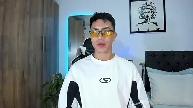 AlanNaughty online show from April 17, 2026, 12:24 am