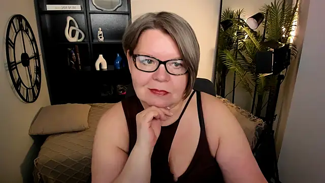 Snapshot of Shannonshine chatting on May 15, 2026, 1:31 pm Shannonshine online show from May 15, 2026, 1:31 pm