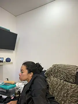 carolgaita online show from July 9, 2026, 11:20 am