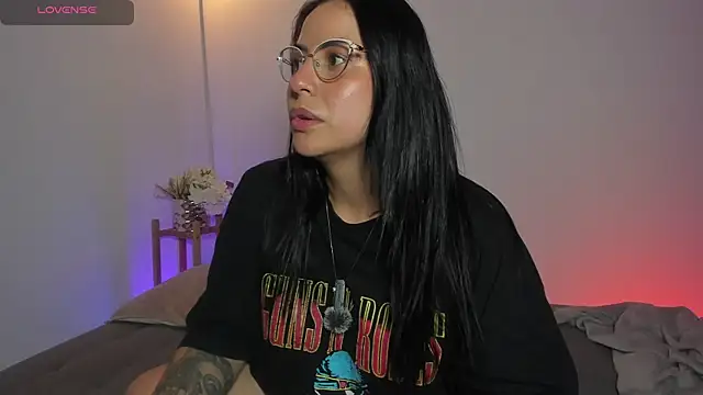 Snapshot of alejandrarosse__ chatting on February 8, 2025, 8:21 pm alejandrarosse online show from February 8, 2025, 8:21 pm