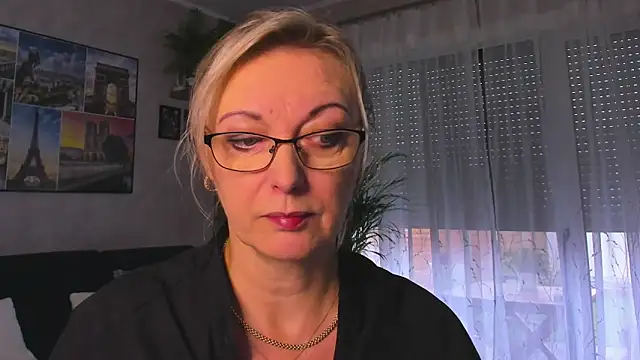 vanessa chat online show from October 24, 2025, 6:23 am