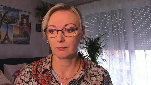 vanessa chat online show from October 6, 2025, 1:23 pm