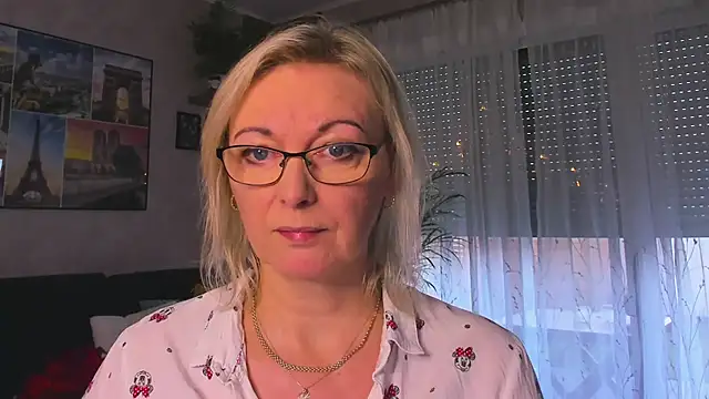 vanessa chat online show from December 18, 2025, 2:21 pm