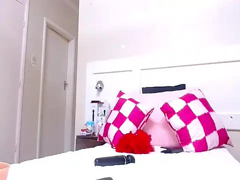 LuciousLips96 online show from April 1, 2026, 6:49 pm