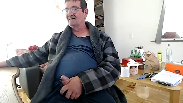 Snapshot of silvio-aus-luzern-CH chatting on April 18, 2026, 7:11 am silvio-aus-luzern-CH online show from April 18, 2026, 7:11 am
