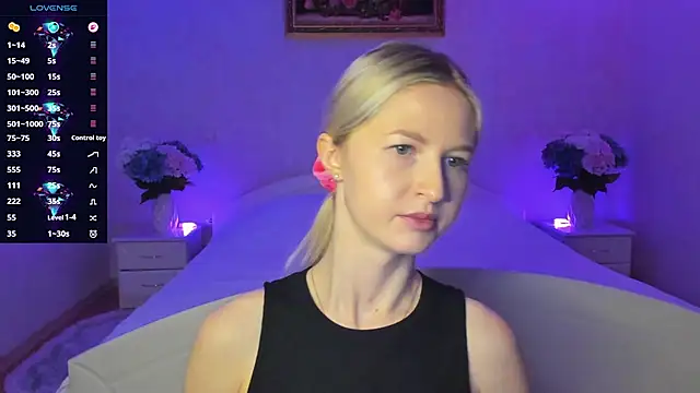 AnnaCarrera online show from December 4, 2025, 8:30 pm