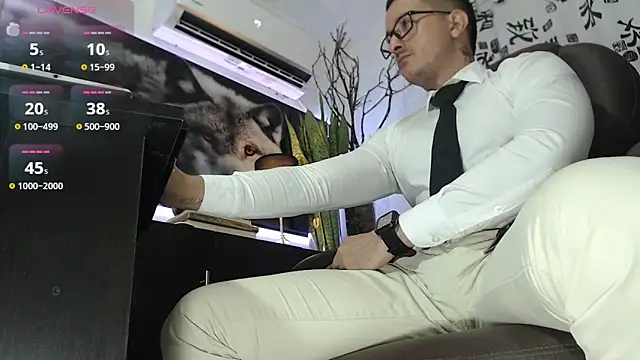 Snapshot of randyluke chatting on December 13, 2024, 8:47 pm randyluke online show from December 13, 2024, 8:47 pm