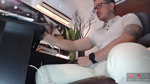 Snapshot of randyluke chatting on January 14, 2025, 8:37 pm randyluke online show from January 14, 2025, 8:37 pm