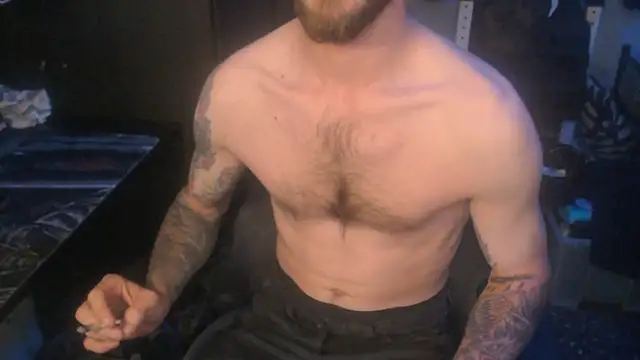 Snapshot of SexxxyLouis chatting on June 3, 2026, 1:01 pm SexxxyLouis online show from June 3, 2026, 1:01 pm