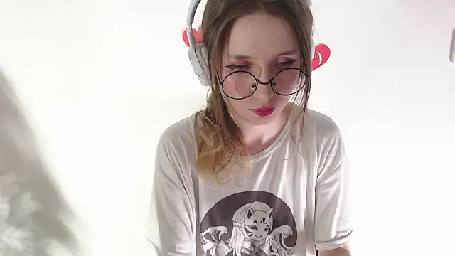  Hanna Moon  online show from March 5, 2026, 10:01 am