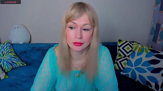 Snapshot of EllenMoore chatting on April 22, 2026, 3:13 am EllenMoore online show from April 22, 2026, 3:13 am