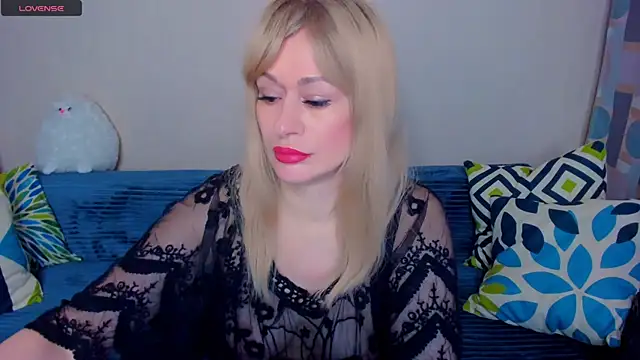 Snapshot of EllenMoore chatting on April 24, 2026, 3:08 am EllenMoore online show from April 24, 2026, 3:08 am