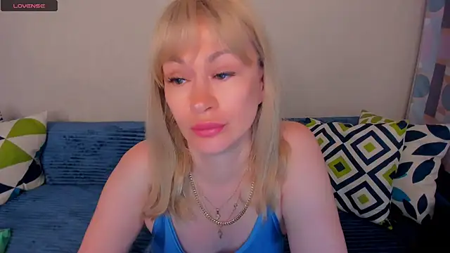 EllenMoore online show from July 28, 2026, 4:20 am