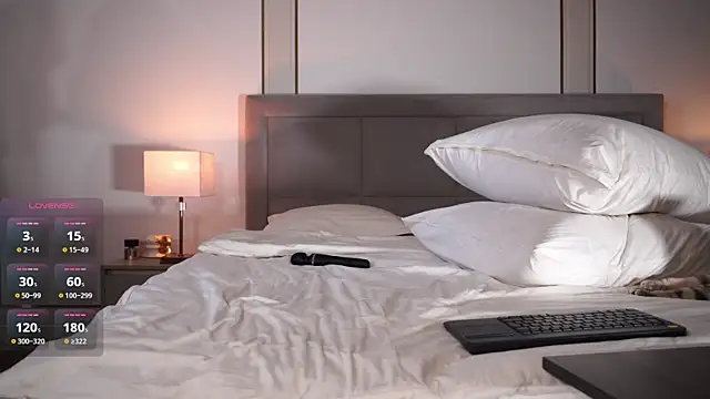 eseniyavl online show from September 15, 2025, 3:51 am