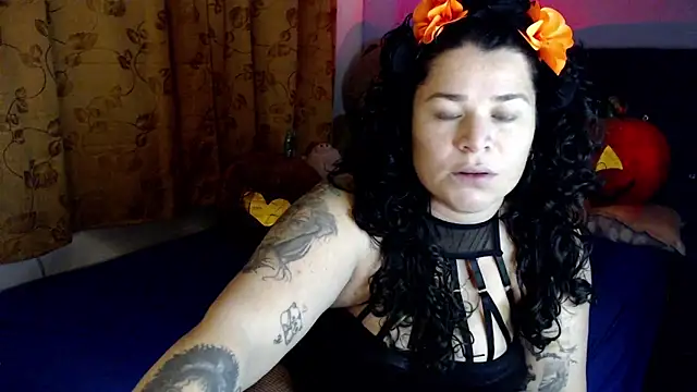 ANGELIQUE KLANE online show from October 31, 2025, 5:15 am