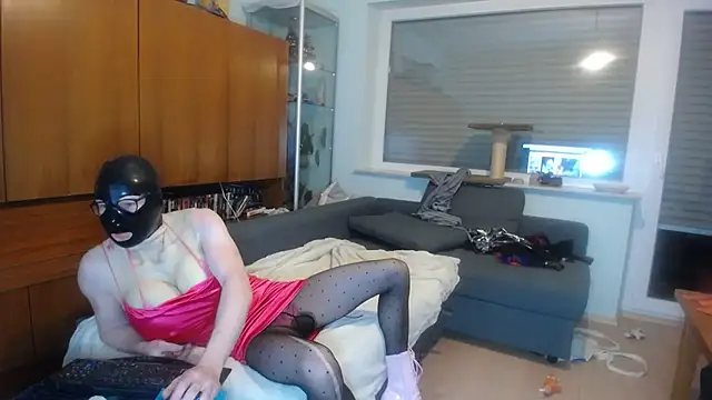 Snapshot of Kinkidani86 chatting on February 10, 2026, 5:45 pm Kinkidani86 online show from February 10, 2026, 5:45 pm