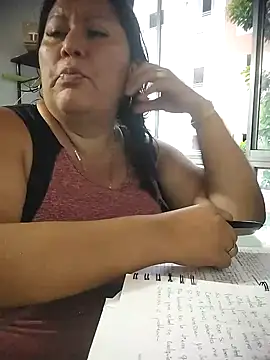 Brenda Berck  online show from February 4, 2026, 10:38 pm