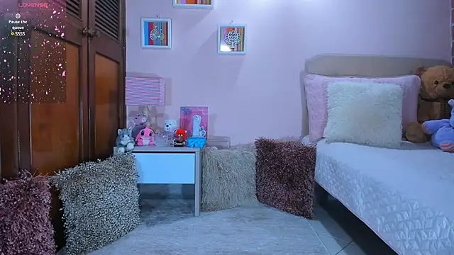 AbrilRussell online show from December 3, 2024, 3:59 am