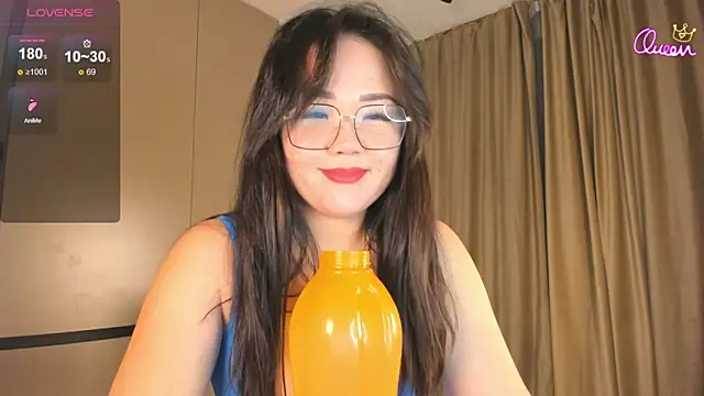 Snapshot of azure_moon2 chatting on May 26, 2026, 7:34 pm azure moon2 online show from May 26, 2026, 7:34 pm