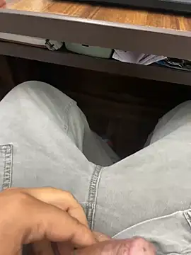 kavilv69fuck online show from January 2, 2025, 12:24 pm