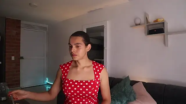  Vahos  online show from September 22, 2025, 6:14 pm