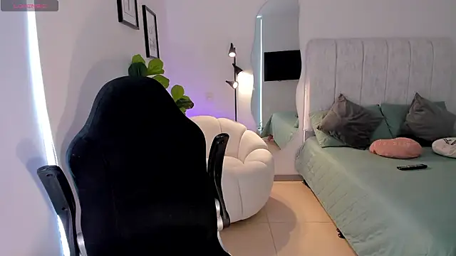 AmyWood online show from April 7, 2026, 7:59 pm