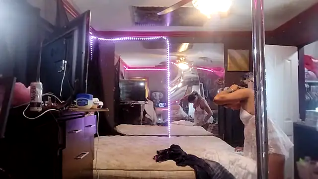 LiaNicolePink online show from January 21, 2025, 10:51 pm