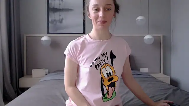 ShySchoolGirl online show from October 28, 2025, 1:32 pm