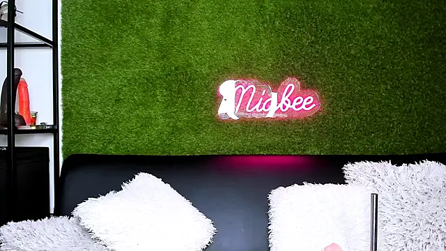 MiaBeeXX online show from May 11, 2026, 4:04 pm