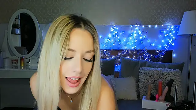 Snapshot of MiaBeeXX chatting on November 12, 2025, 10:30 am MiaBeeXX online show from November 12, 2025, 10:30 am