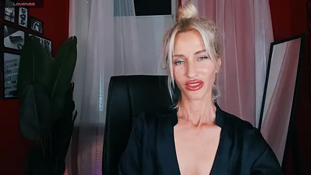 CindySw online show from September 13, 2025, 10:37 am