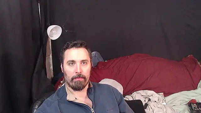 Snapshot of Metalstud chatting on October 24, 2025, 5:39 am Metalstud online show from October 24, 2025, 5:39 am