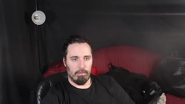 Snapshot of Metalstud chatting on March 4, 2025, 6:18 pm Metalstud online show from March 4, 2025, 6:18 pm