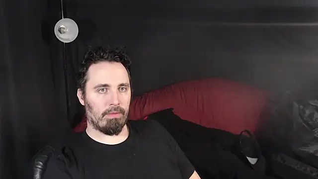 Snapshot of Metalstud chatting on March 5, 2025, 12:38 am Metalstud online show from March 5, 2025, 12:38 am