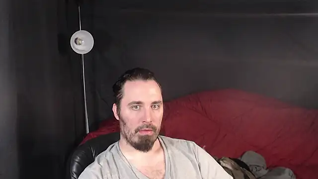 Snapshot of Metalstud chatting on February 28, 2025, 2:53 am Metalstud online show from February 28, 2025, 2:53 am