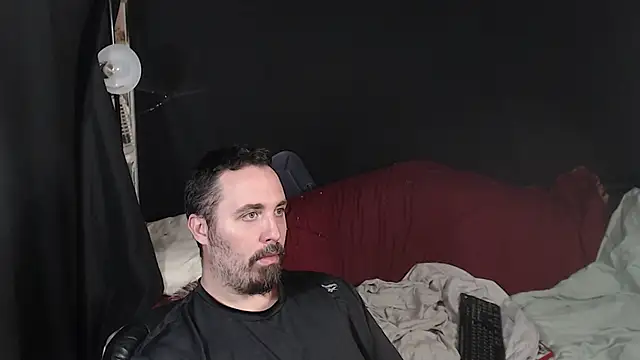 Snapshot of Metalstud chatting on October 12, 2025, 5:31 am Metalstud online show from October 12, 2025, 5:31 am