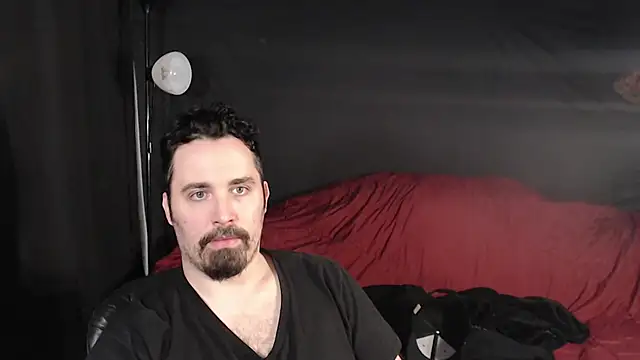 Snapshot of Metalstud chatting on February 3, 2025, 10:32 pm Metalstud online show from February 3, 2025, 10:32 pm