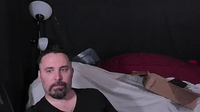 Snapshot of Metalstud chatting on April 20, 2026, 12:57 am Metalstud online show from April 20, 2026, 12:57 am
