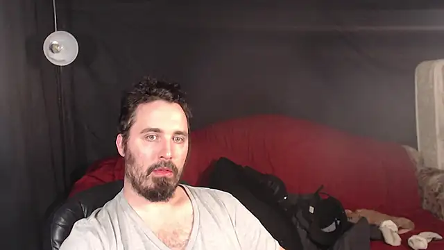 Snapshot of Metalstud chatting on March 13, 2025, 3:33 am Metalstud online show from March 13, 2025, 3:33 am