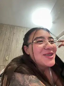 vaneelee online show from November 25, 2025, 3:29 am