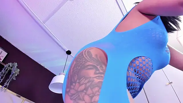 Snapshot of Inndrahot chatting on February 7, 2026, 3:58 am Inndrahot online show from February 7, 2026, 3:58 am