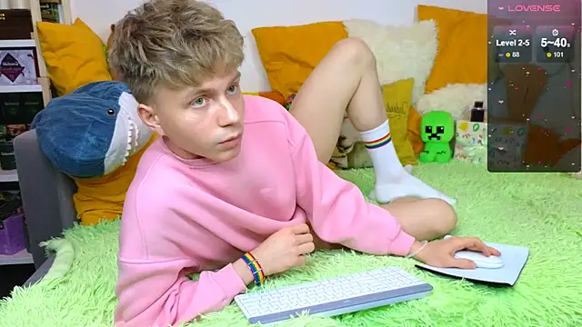 LandelRay online show from March 21, 2026, 5:17 pm