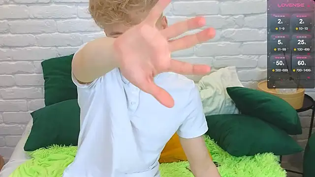 Snapshot of LandelRay chatting on March 9, 2025, 7:26 pm LandelRay online show from March 9, 2025, 7:26 pm