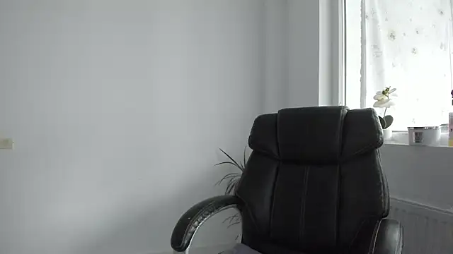 DiamondKay online show from November 5, 2025, 7:22 am