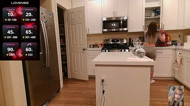 Snapshot of Blondiewithanass chatting on April 8, 2026, 6:26 am Blondiewithanass online show from April 8, 2026, 6:26 am