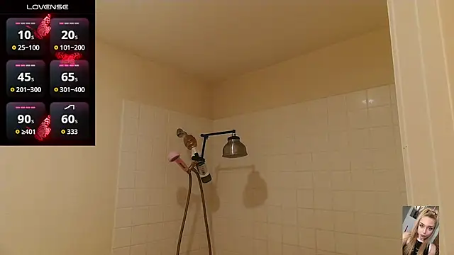 Snapshot of Blondiewithanass chatting on April 1, 2026, 6:15 am Blondiewithanass online show from April 1, 2026, 6:15 am