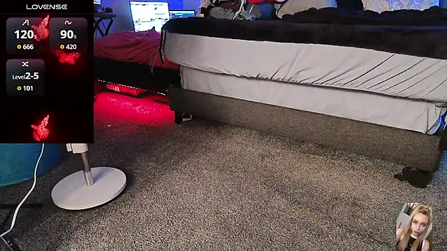 Snapshot of Blondiewithanass chatting on April 3, 2026, 3:40 pm Blondiewithanass online show from April 3, 2026, 3:40 pm