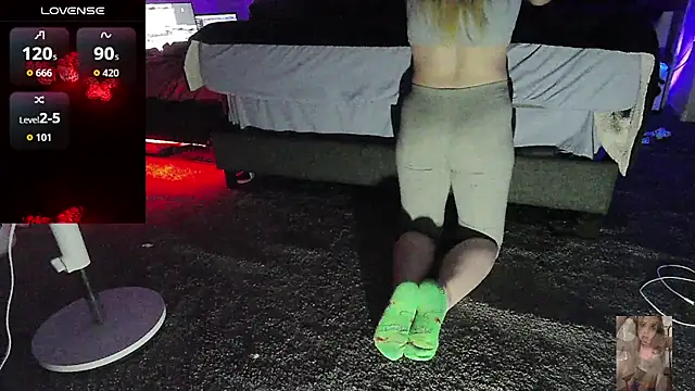 Snapshot of Blondiewithanass chatting on April 5, 2026, 5:52 pm Blondiewithanass online show from April 5, 2026, 5:52 pm